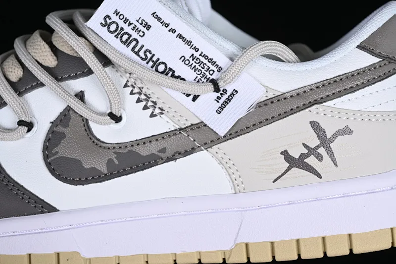 All Categories Nk SB Dunk Series Nk SB Dunk Low Low-top sneakers Customized large box Nk Dunk Low "Team Gold" Official custom-crack SB strapped low-top casual sneakers DV0833-100